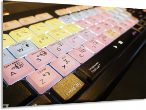 Musikredigering och dess tangentbord. Tangentbordknappar i färglada färger.
